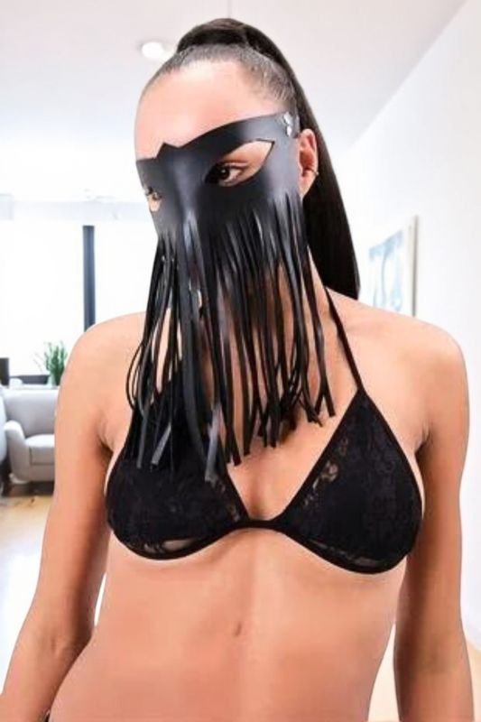 Deri Püsküllü Fantezi Maske 2