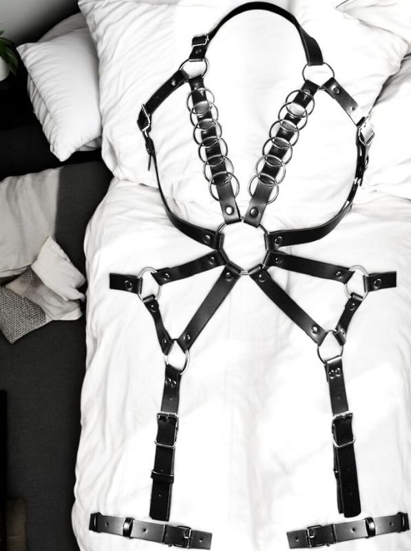 Siyah Deri Halka Detaylı Body, Kırbaç ve Boyunluk Set Kostüm 2