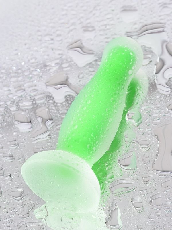 Beyond Victor Glow Karanlıkta Parlayan Anal Plug Silikon Şeffaf 10 cm 4