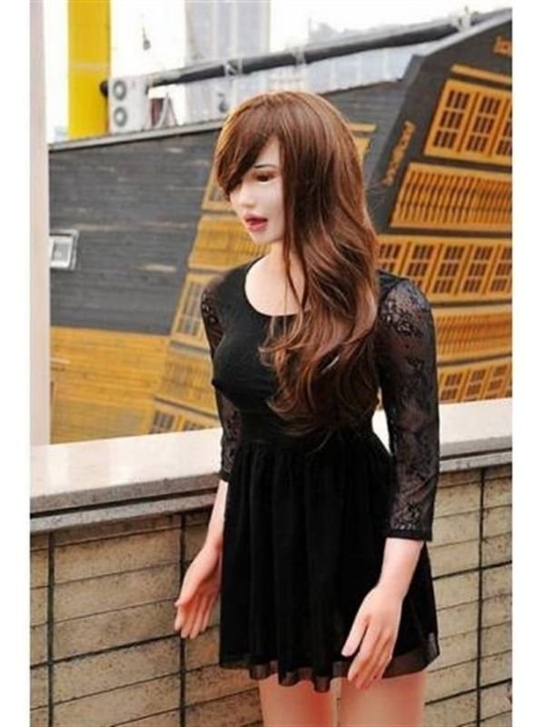 Esmer Victoria Büyük Boy Titreşimli Sesli Realistik Şişme Kadın 2